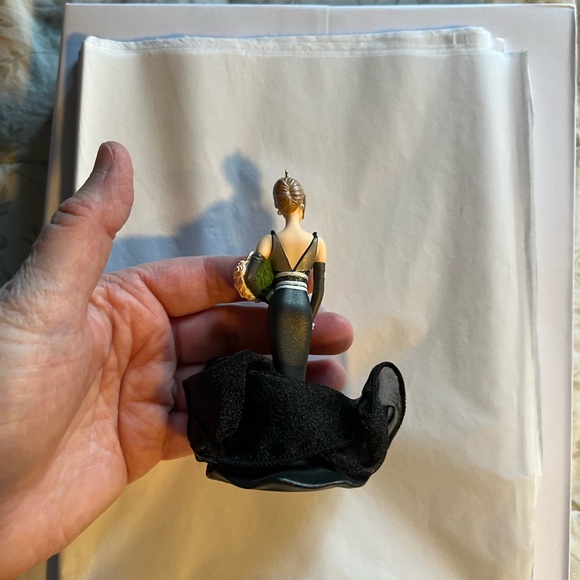 Barbie 1999 40th anniversary hallmark ornament - Picture 9 of 13